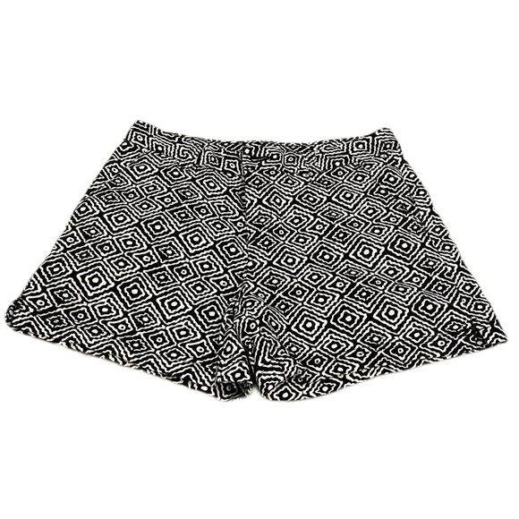BCG Shorts - Size 2 - Black/White Design - Picture 1 of 8